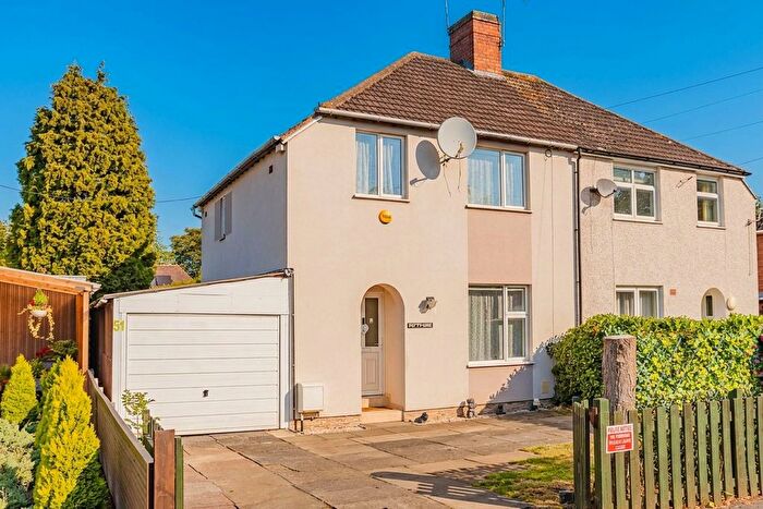 3 Bedroom Semi Detached House For Sale In Waltham Avenue, Leicester, LE3