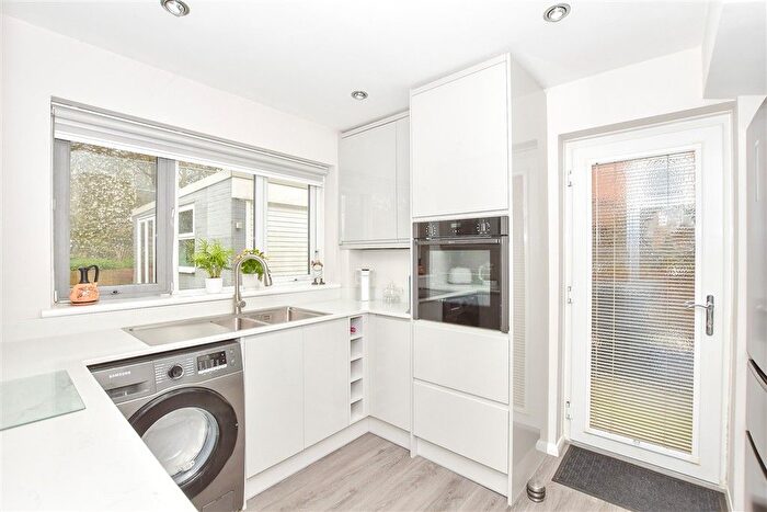 3 Bedroom Semi-detached House For Sale In Ragstone Road, Bearsted, Maidstone, Kent, ME15