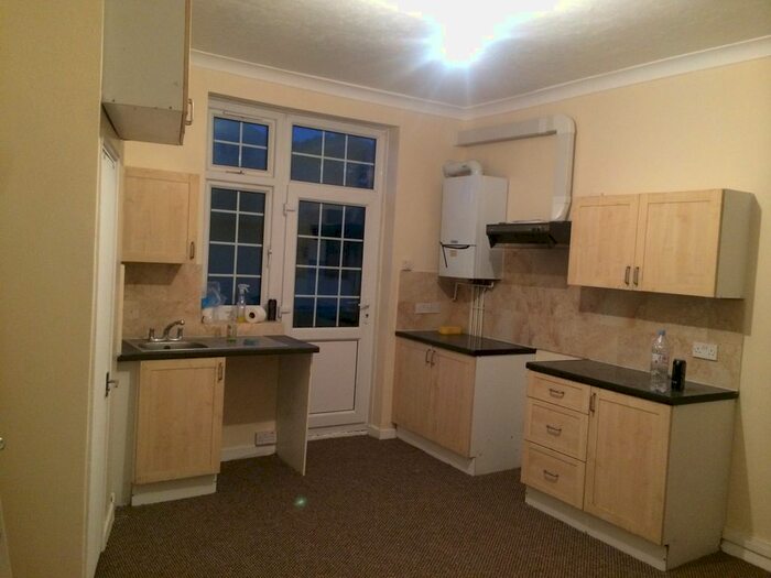 2 Bedroom Flat To Rent In Bennetts Castle Lane, Dagenham RM8