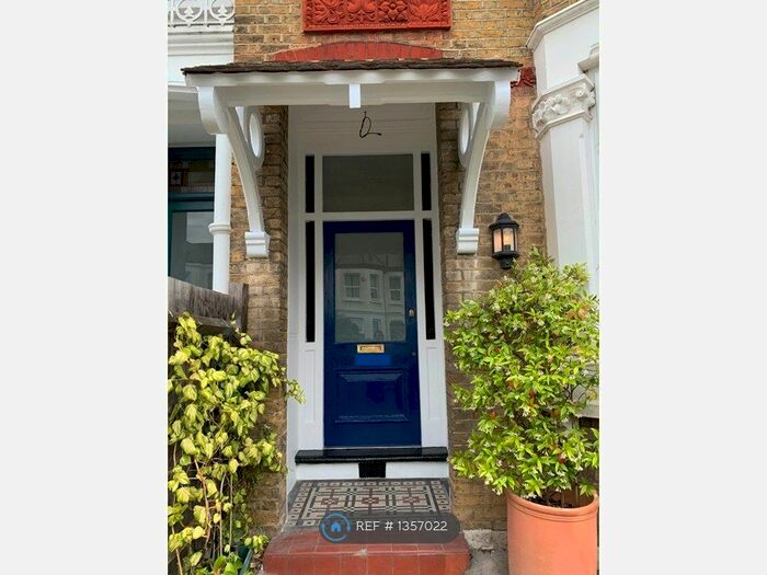 2 Bedroom Maisonette To Rent In Sydney Road, London, N10
