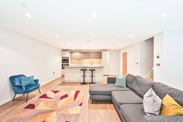 3 Bedroom Flat To Rent In Finchley Road, Hampstead, London, NW3