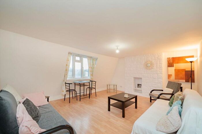2 Bedroom Flat To Rent In Colney Hatch Lane, London, N10