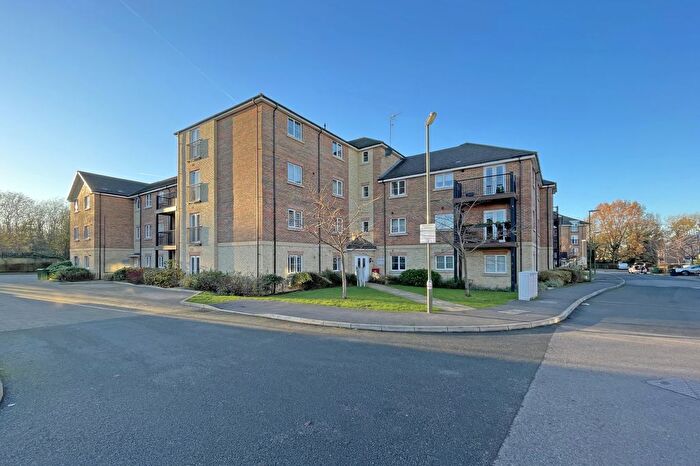 1 Bedroom Flat To Rent In Winter Close, Epsom, KT17