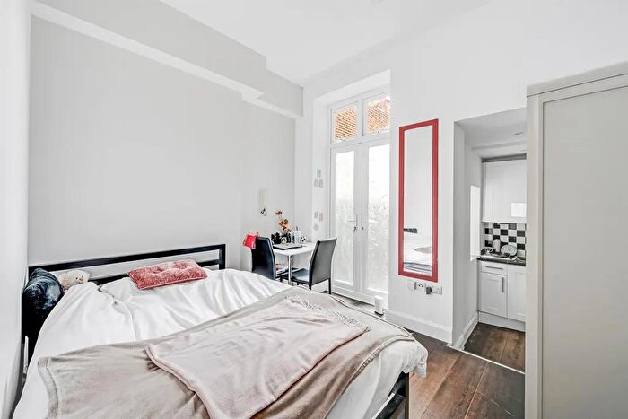 Studio To Rent In Very Near Matheson Road Area, West Kensington, W14