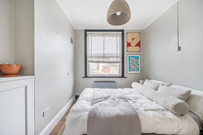 1 Bedroom Flat For Sale In Chiswick High Road, Chiswick, London, W4