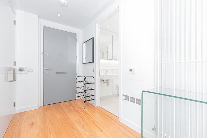 1 Bedroom Flat To Rent In , Simpson Loan, Edinburgh, EH3