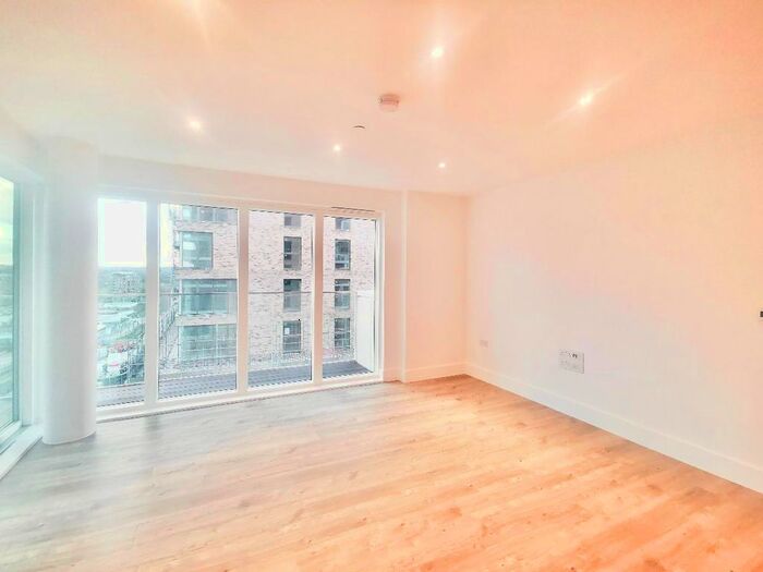 2 Bedroom Flat To Rent In Cobham House, Pegler Square, London SE3