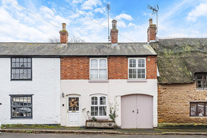 2 Bedroom Cottage For Sale In High Street, Hallaton, LE16