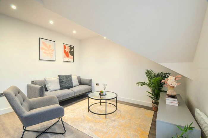 3 Bedroom Flat To Rent In Mitford Road, Manchester, M14