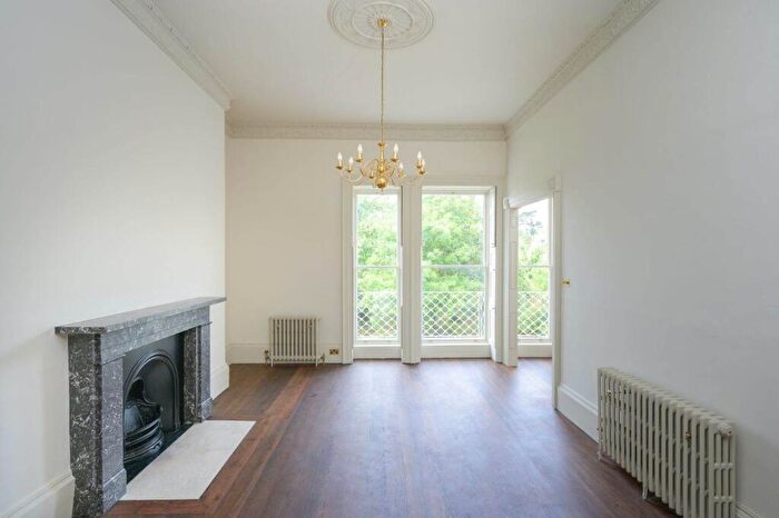 1 Bedroom Apartment To Rent In Queens Parade, BA1