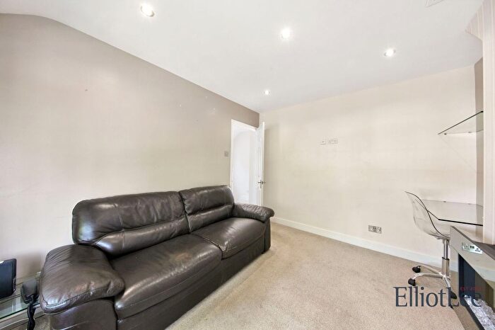 1 Bedroom Maisonette To Rent In Third Avenue, Watford, WD25