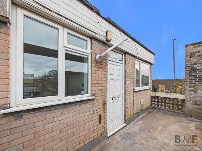 2 Bedroom Flat To Rent In The Square, Staple Hill, BS16