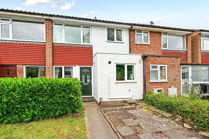 3 Bedroom Terraced House For Sale In Foxley Close, Blackwater, GU17