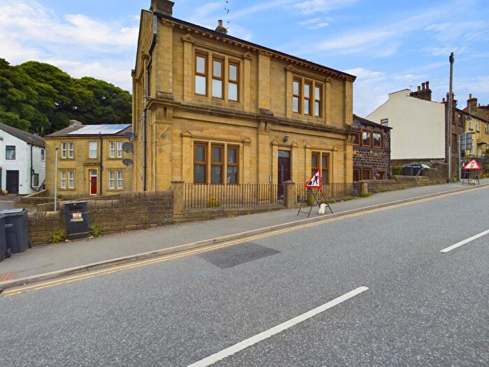 2 Bedroom Flat To Rent In Keighley Road, Lidget, Oakworth, BD22