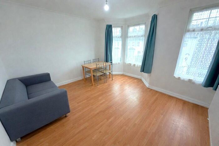 2 Bedroom Flat To Rent In Grange Park Road, London, E10