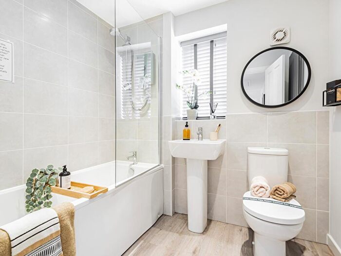 3 Bedroom Semi-Detached House To Rent In Greylag Road, Burton Joyce, NG14