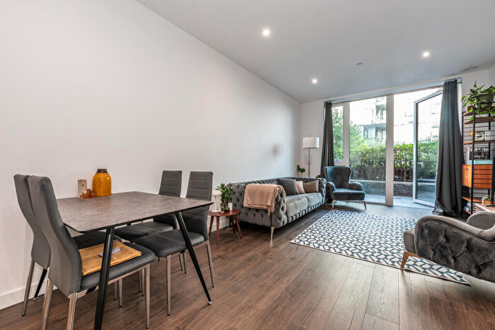 2 Bedroom Flat For Sale In Hartingtons Court, Coster Avenue, Hackney, London, N4