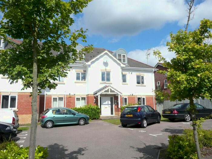 2 Bedroom Flat To Rent In Basildon Close, Byewaters, Watford, Hertfordshire, WD18