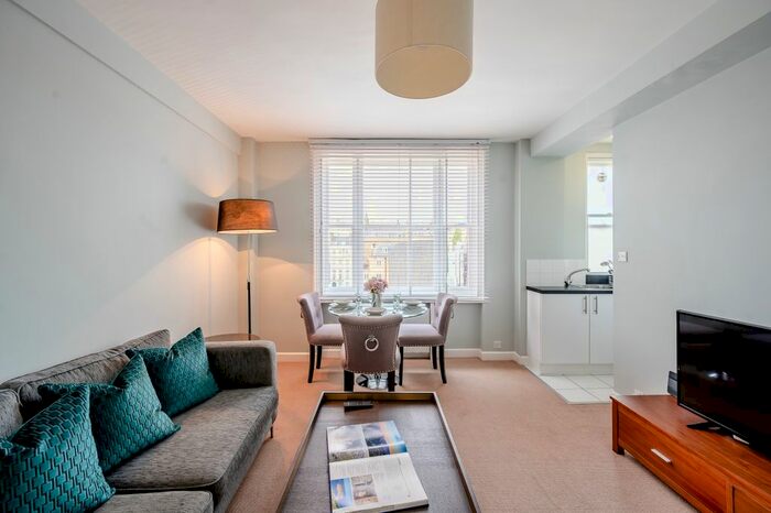 1 Bedroom Flat To Rent In Hill Street, London, W1J