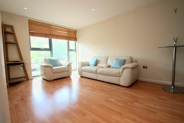 1 Bedroom Flat To Rent In Whippendell Road, Watford, WD18