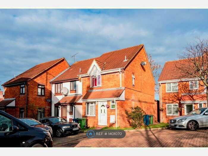 3 Bedroom Semi-Detached House To Rent In Franklins Mews, Harrow, HA2