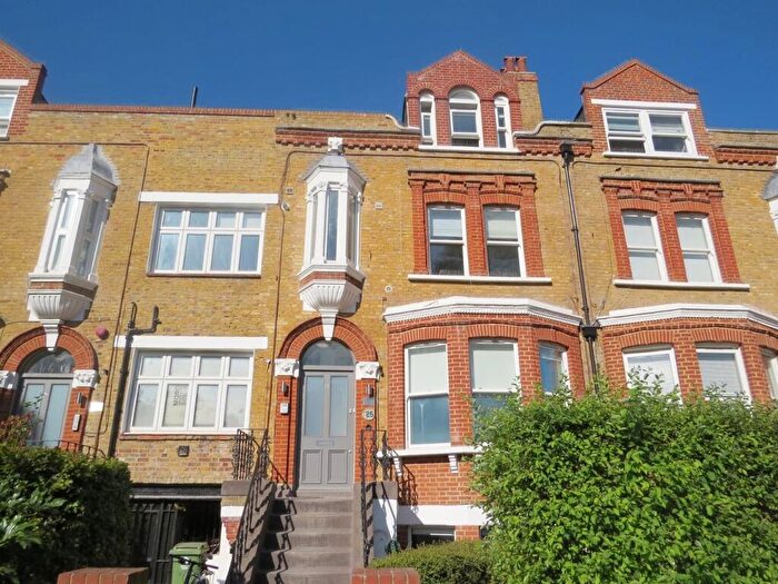 2 Bedroom Apartment To Rent In The Gardens, East Dulwich, London, SE22