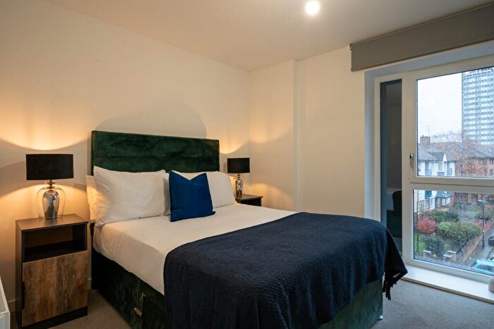 2 Bedroom Flat To Rent In Flat, Marina Place, Birmingham, B16