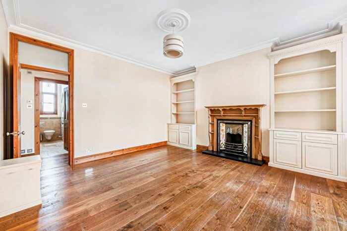2 Bedroom Flat To Rent In Sutton Court, Fauconberg Road, W4