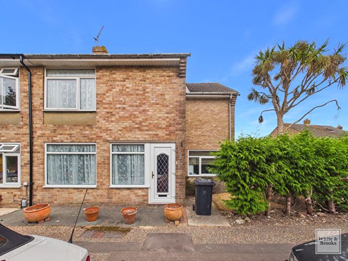 4 Bedroom Semi-Detached House For Sale In The Peacheries, Chichester, PO19