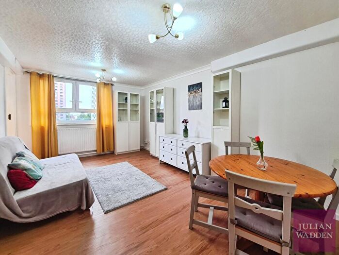 2 Bedroom Flat To Rent In Lincoln Towers, Stockport, Cheshire, SK1