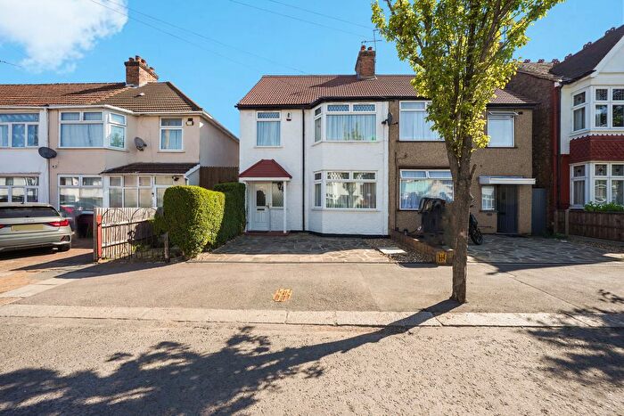 3 Bedroom Semi Detached House For Sale In Byron Road, Harrow Wealdstone, Middlesex, HA3