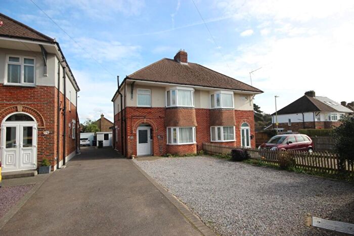 3 Bedroom Semi-Detached House For Sale In Stakes Hill Road, Waterlooville, PO7