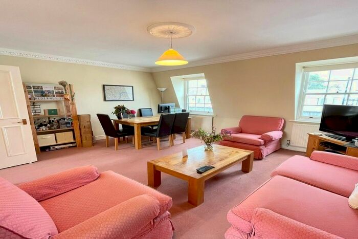 3 Bedroom Flat To Rent In Alderney Street, London, SW1V