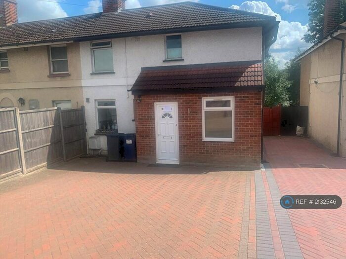 4 Bedroom End Of Terrace House To Rent In Mays Lane, Barnet, EN5