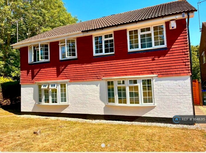 3 Bedroom Semi-Detached House To Rent In Greenway Walk, Buckingham, MK18