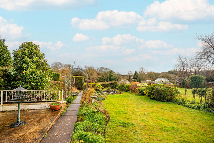 3 Bedroom Detached House For Sale In Elaine Gardens, Woodside, Luton, Bedfordshire, LU1