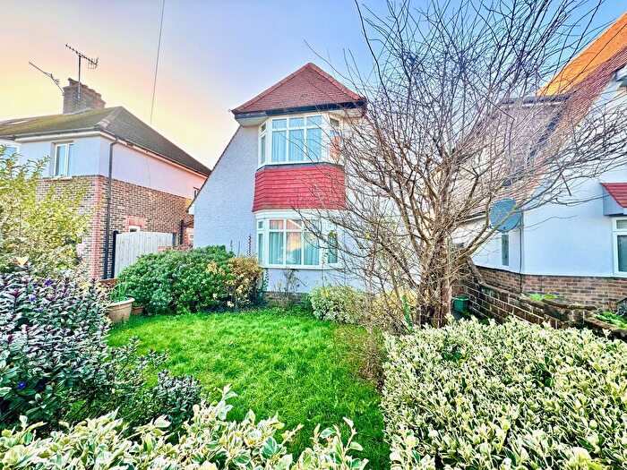 3 Bedroom Detached House For Sale In Livesay Crescent, Worthing, BN14