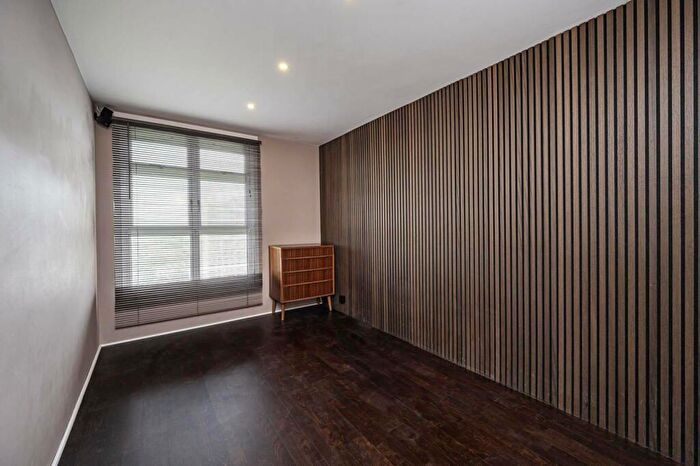 2 Bedroom Flat For Sale In Fern Street, Bow, London, E3