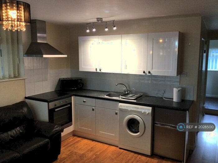 1 Bedroom Flat To Rent In Black Road, Macclesfield, SK11