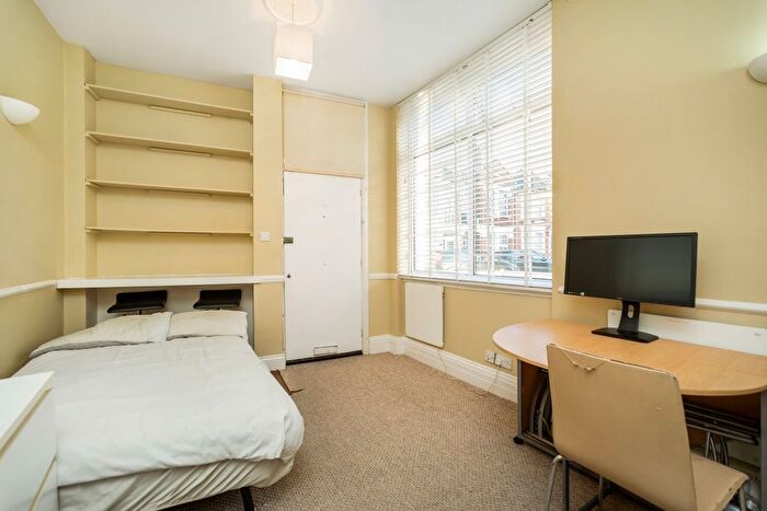 Studio To Rent In Munster Road, London, SW6