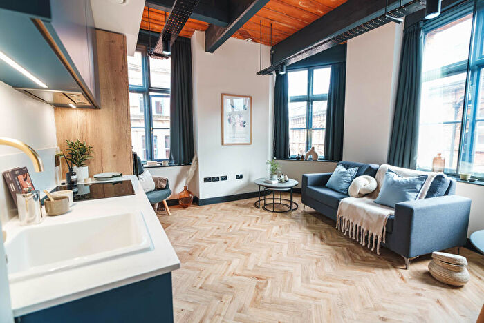 2 Bedroom Apartment To Rent In Apt, Waterloo Street #, M1