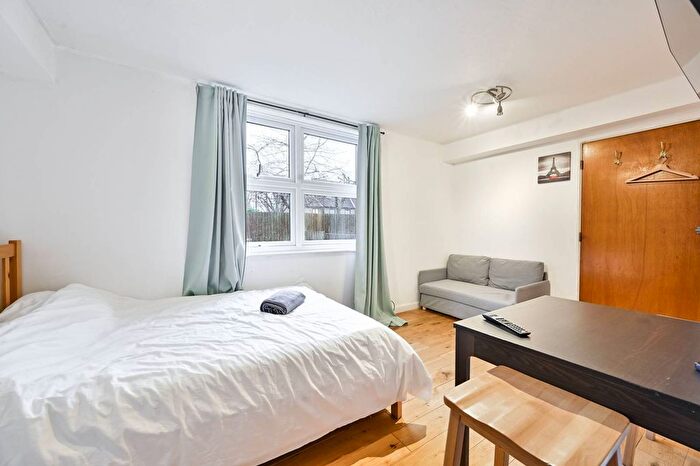 Studio To Rent In Spencer Mews, Barons Court, London, W6