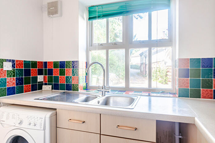 2 Bedroom Link Detached House For Sale In Redhouse Lane, Chapel Allerto, LS7