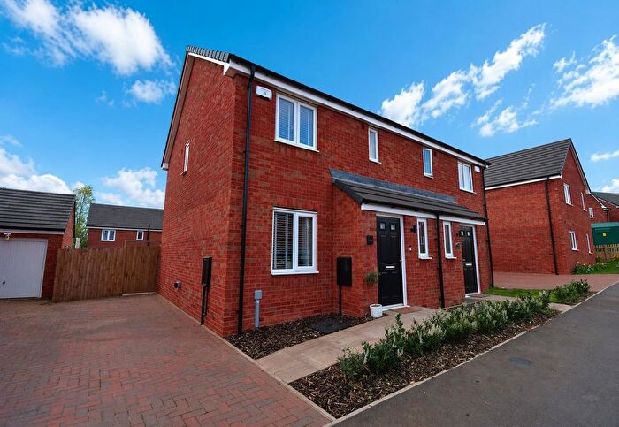 3 Bedroom Semi Detached House For Sale In Chervil Way, Coton Park, Rugby, CV23