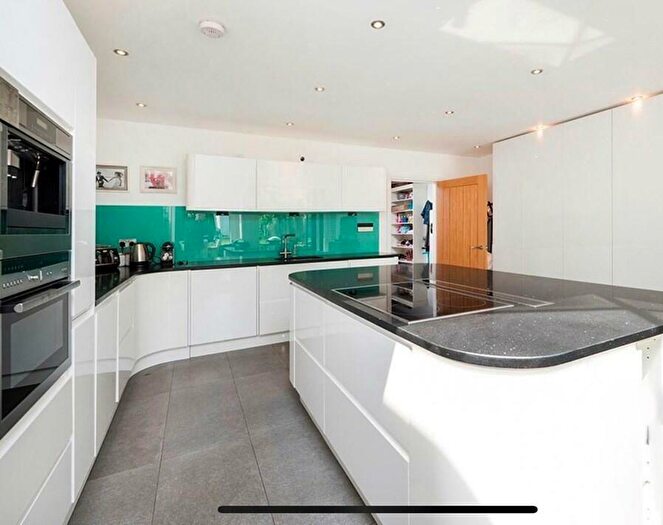 4 Bedroom Detached House To Rent In Birkbeck Road, Mill Hill, NW7