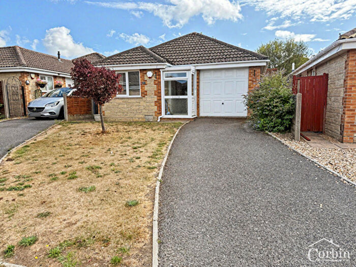 2 Bedroom Bungalow For Sale In Oak Gardens, Bournemouth, BH11