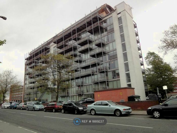 2 Bedroom Flat To Rent In Warwickgate House, Old Trafford, Manchester, M16