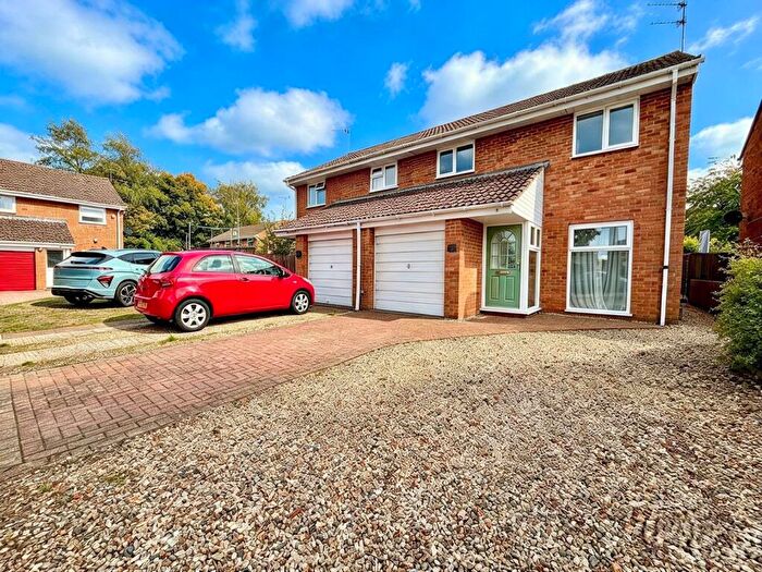 3 Bedroom Semi-Detached House For Sale In Abney Moor, Liden, Swindon, SN3