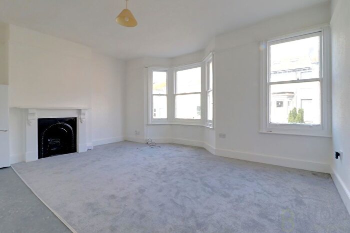 1 Bedroom Flat To Rent In Top Flat, Queens Park Road, Brighton, East Sussex, BN2