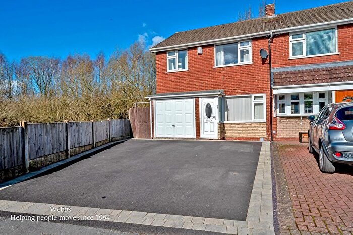 3 Bedroom Semi-Detached House For Sale In Bridge Avenue, Walsall, WS6